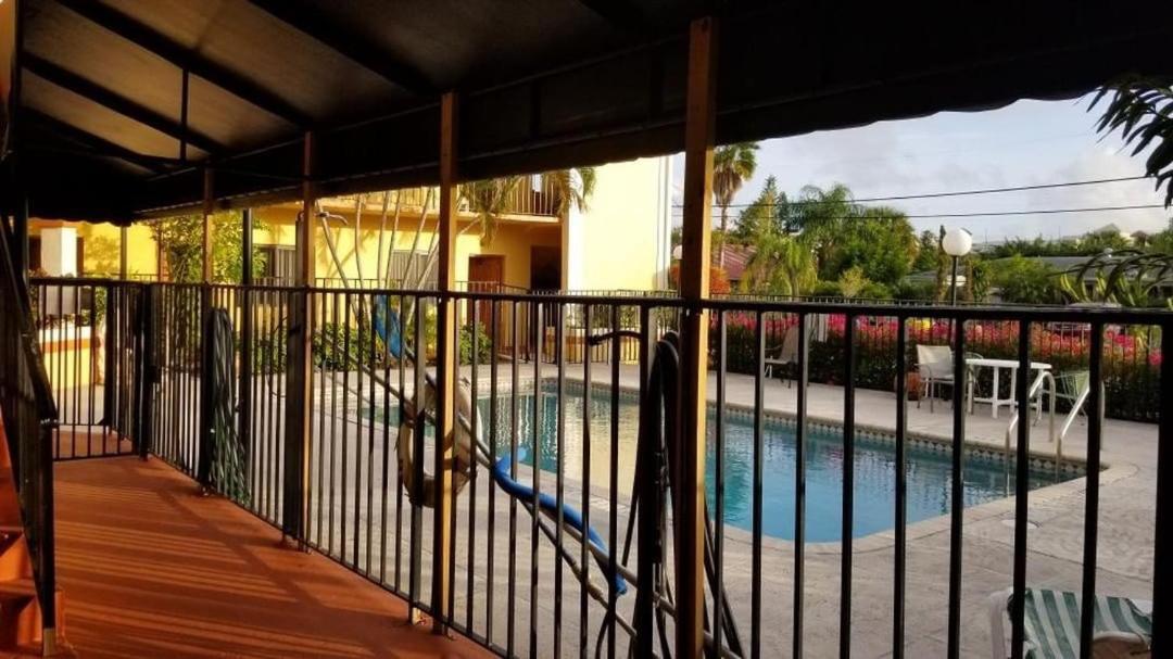 Sunny Palms Inn 沃思湖 外观 照片